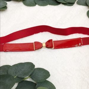 Red bow belt 